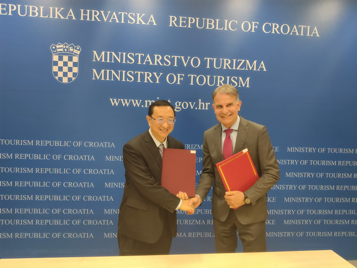中克兩國(guó)旅游部門簽署《中華人民共和國(guó)文化和旅游部與克羅地亞共和國(guó)旅游部關(guān)于專項(xiàng)旅游合作的諒解備忘錄》(圖1) 中克兩國(guó)旅游部門簽署《中華人民共和國(guó)文化和旅游部與克羅地亞共和國(guó)旅游部關(guān)于專項(xiàng)旅游合作的諒解備忘錄》(圖1)