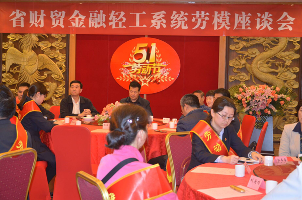 省市勞模同迎五一共賞《大唐女皇》(圖2) 省市勞模同迎五一共賞《大唐女皇》(圖2)